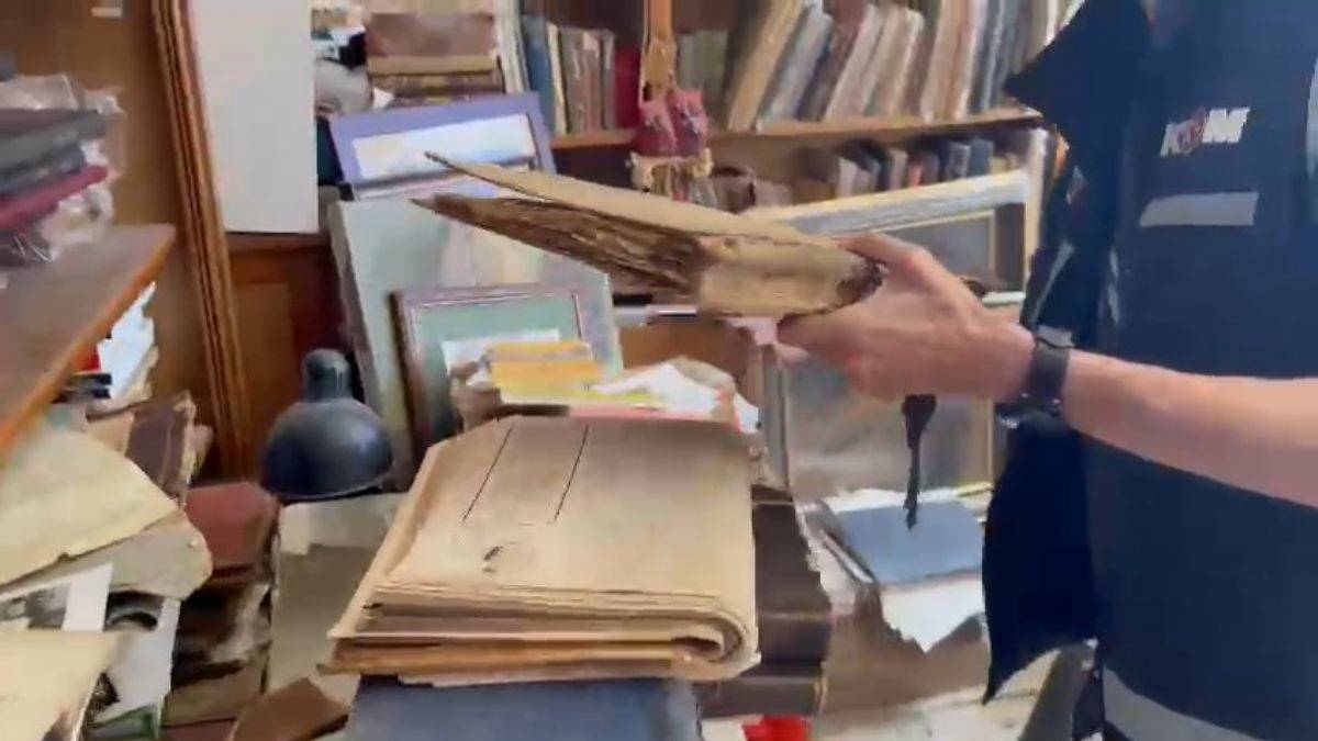 Osmanlı arşivinin kayıp belgeleri çöpten çıktı iddiası