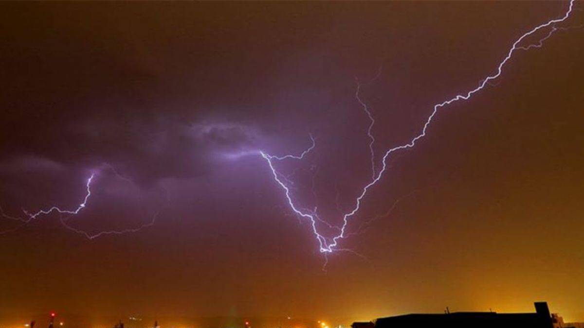 Hindistan'da yıldırım faciası: 50'den fazla ölü