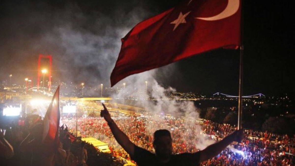 “15 Temmuz’u unutturmak için ortalığı yalan çamuruna boğuyorlar”