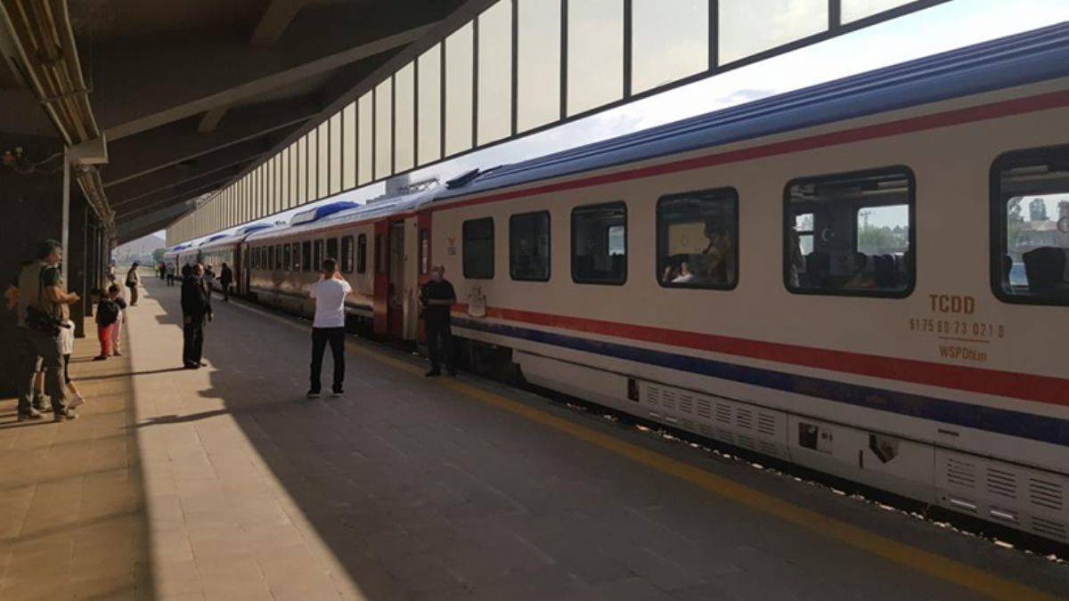 Doğu Ekspresi ile 1,5 yıl sonra Kars'tan Ankara'ya sefer