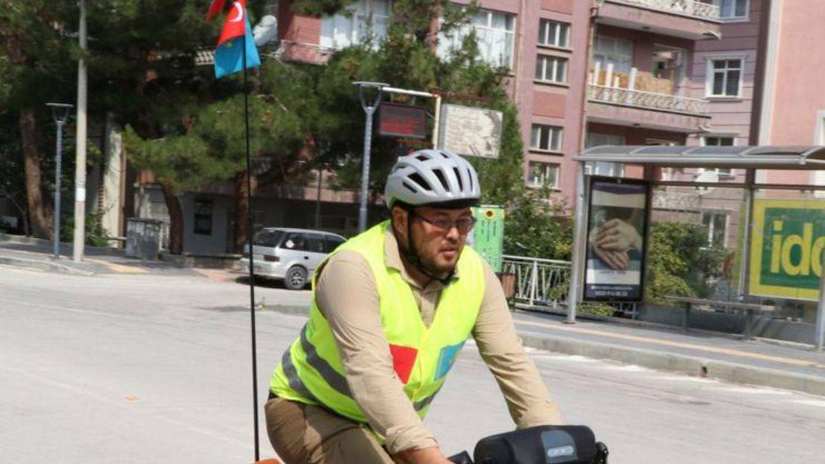 Kazak Sporcu Türkiye'deki Bisiklet Turunda Marmaris'e Ulaştı