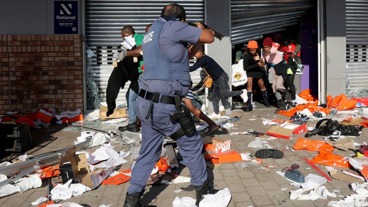 Güney Afrika gergin: Ölü sayısı 45'e yükseldi