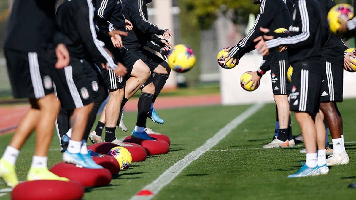 Beşiktaş'ın İspanya kampı iptal edildi