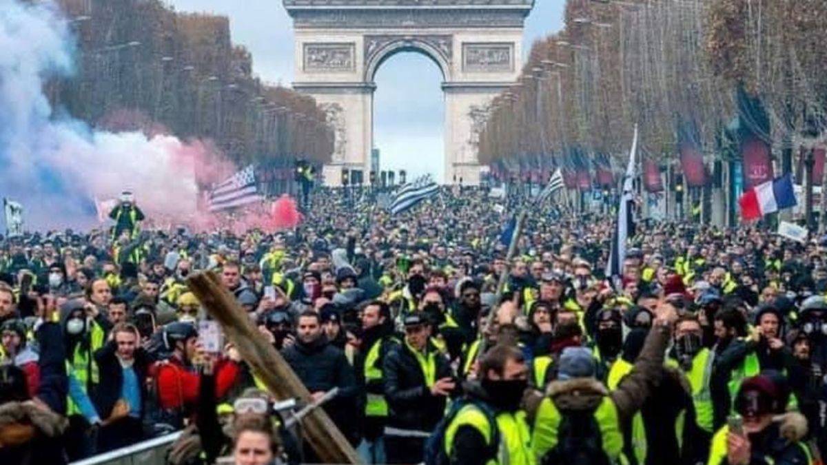 Fransa'da aşı mecburiyeti karşıtı gösteri: 'Kahrolsun diktatörlük'