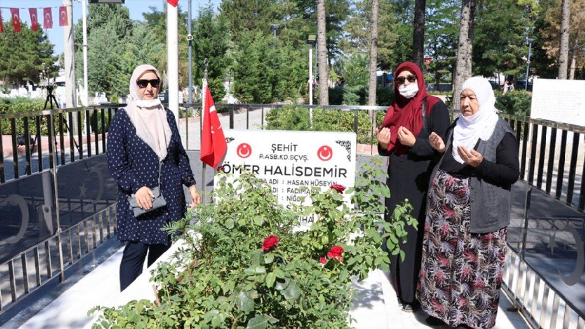 Şehit Ömer Halisdemir'in kabrine ziyaretçi akını