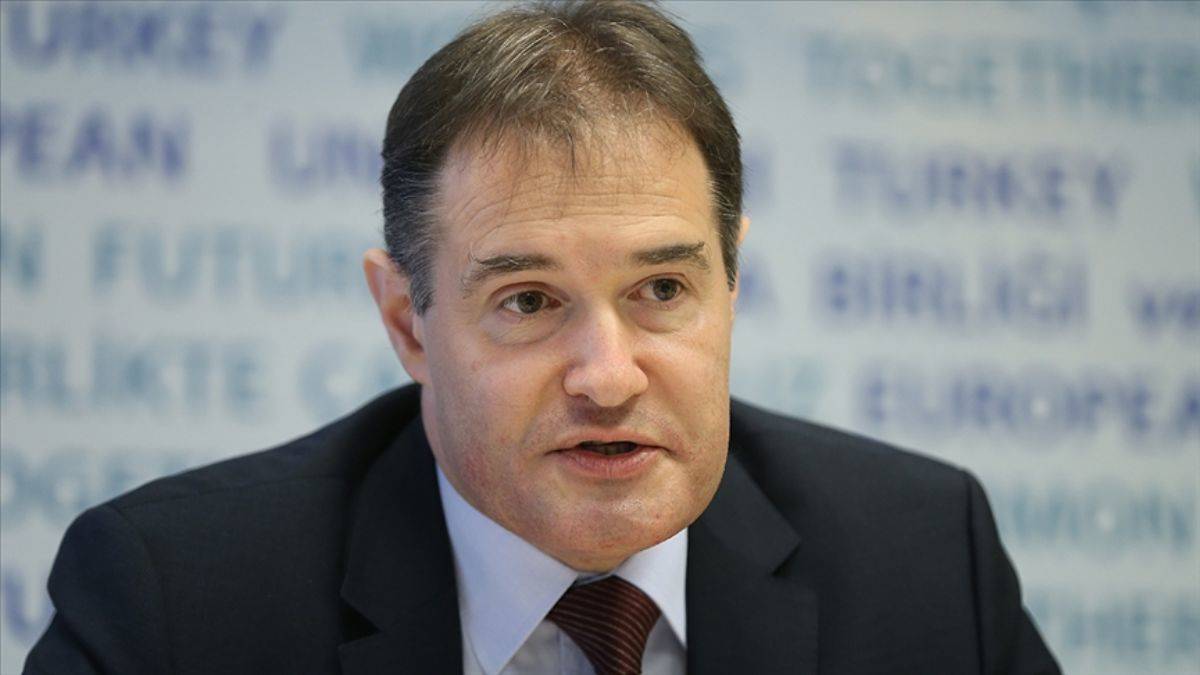 Frontex Direktörü Leggeri’nin Yunanistan’ın mültecileri geri ittiğine dair delilleri sildirdiği iddia edildi