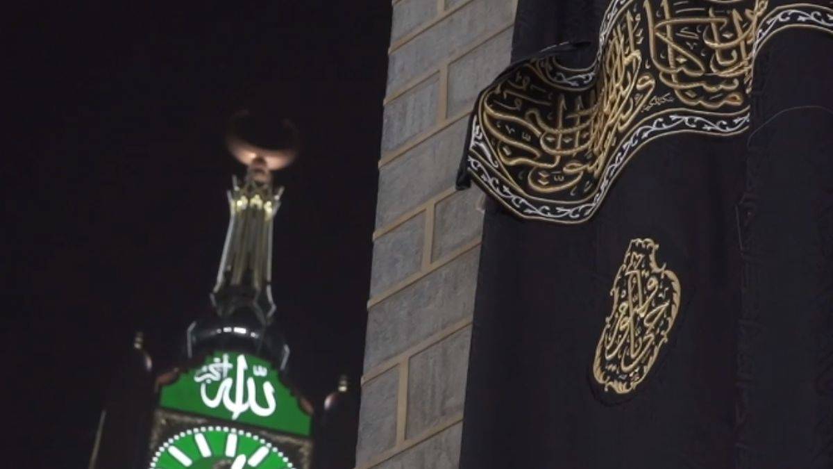 Kabe'nin örtüsü değiştirildi