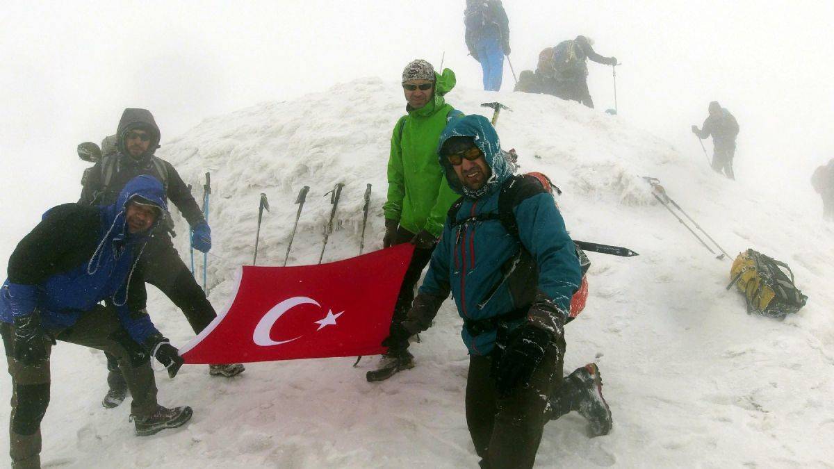 Temmuz’da Ağrı Dağı’nda tipiye yakalanan dağcılar konuştu