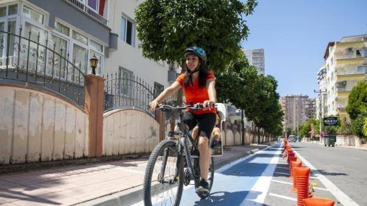 Mersin'de Bisiklet Yolundaki Dubalar Tahrip Edildi