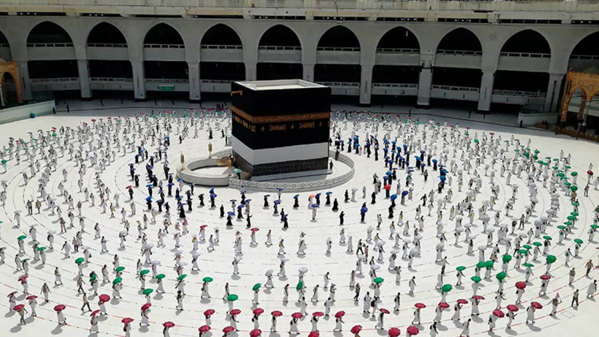Suudi Arabistan açıkladı: Bugün itibarıyla umre sezonu başladı
