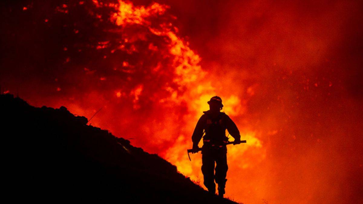 California yangınlara teslim