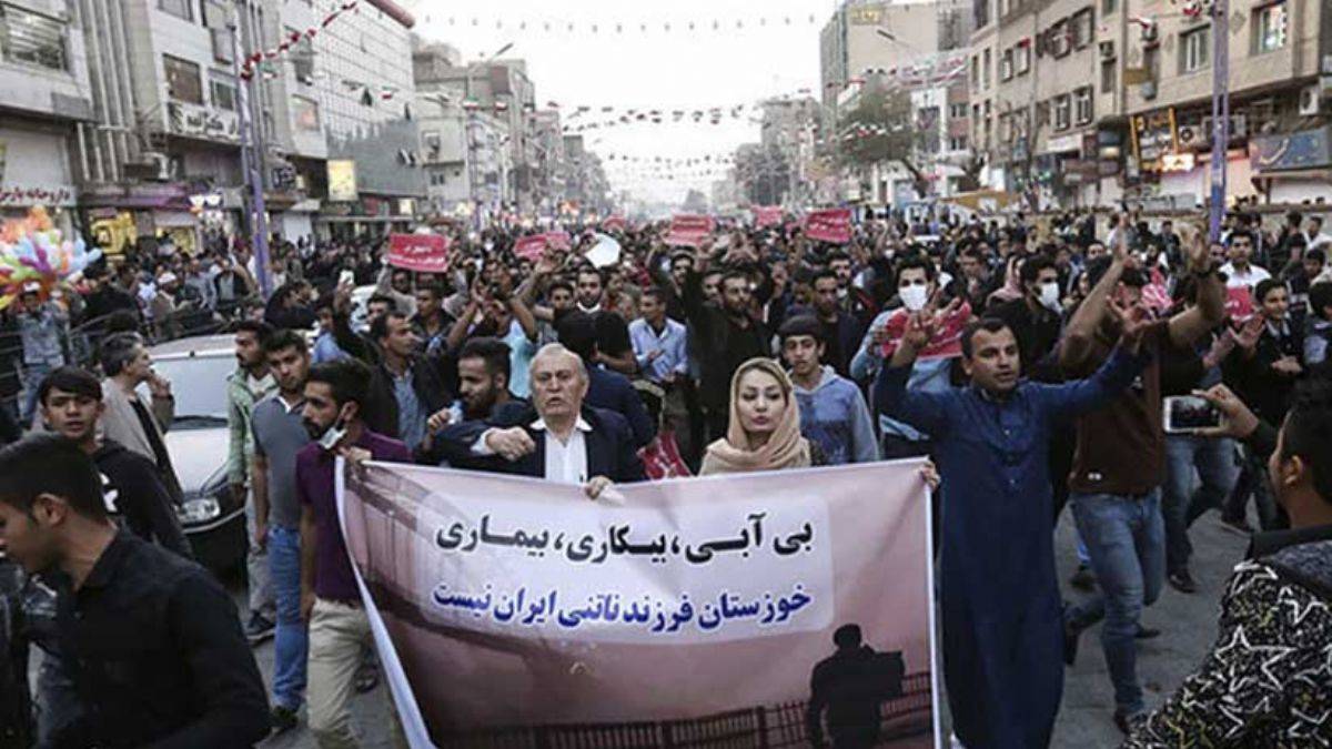 Tahran, baraj kapaklarını açarak ayaklanmayı durdurmak istiyor