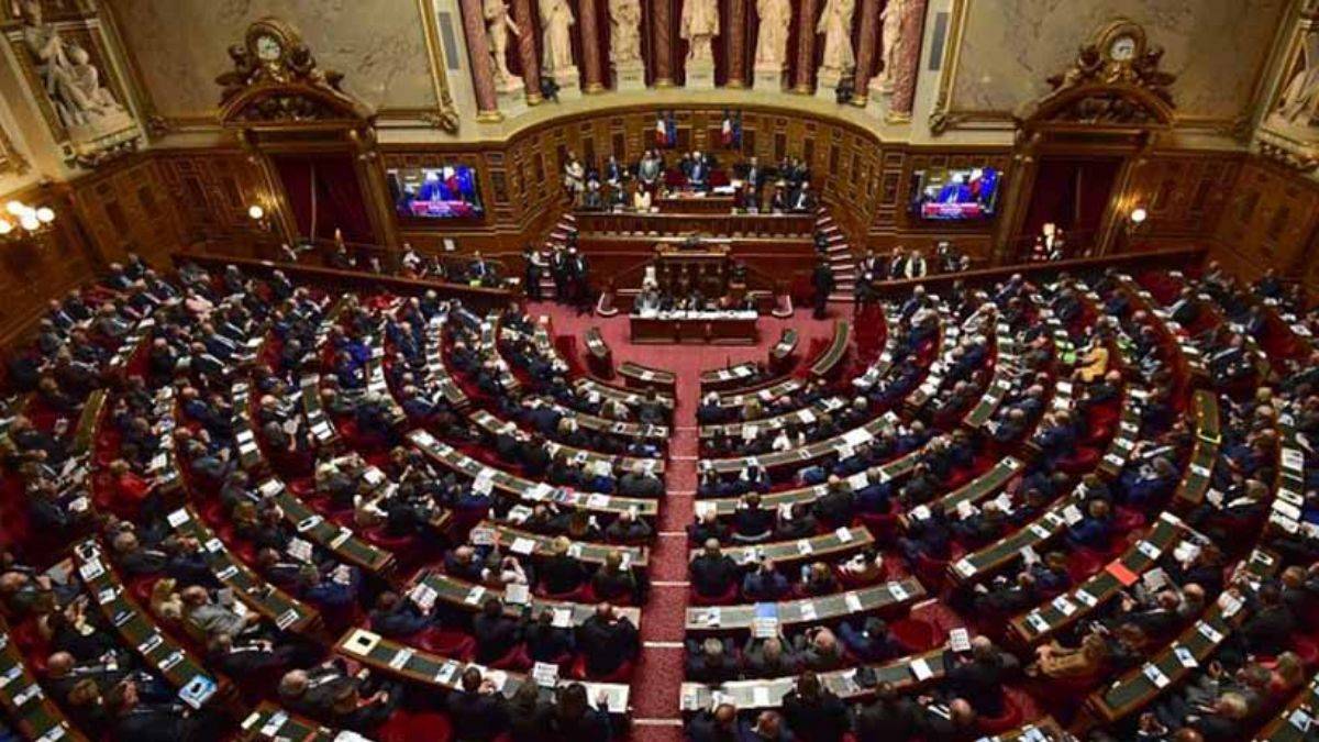 Fransa Parlamentosu tartışmalı yasa tasarısını onayladı