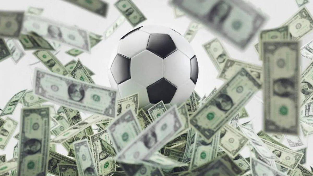 Futbol kulüplerinin kasasındaki açık büyüyor