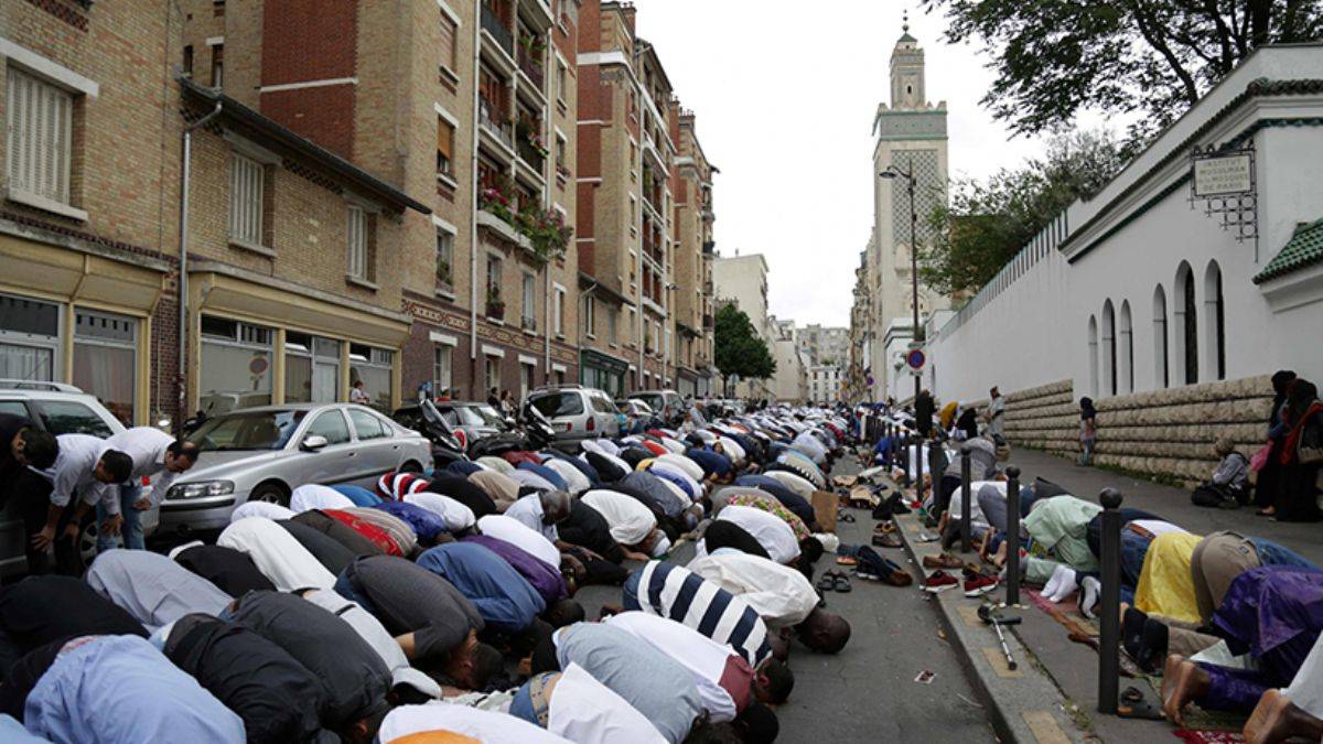 Müslümanları hedef alan yasa Anayasa Konseyi'ne taşındı