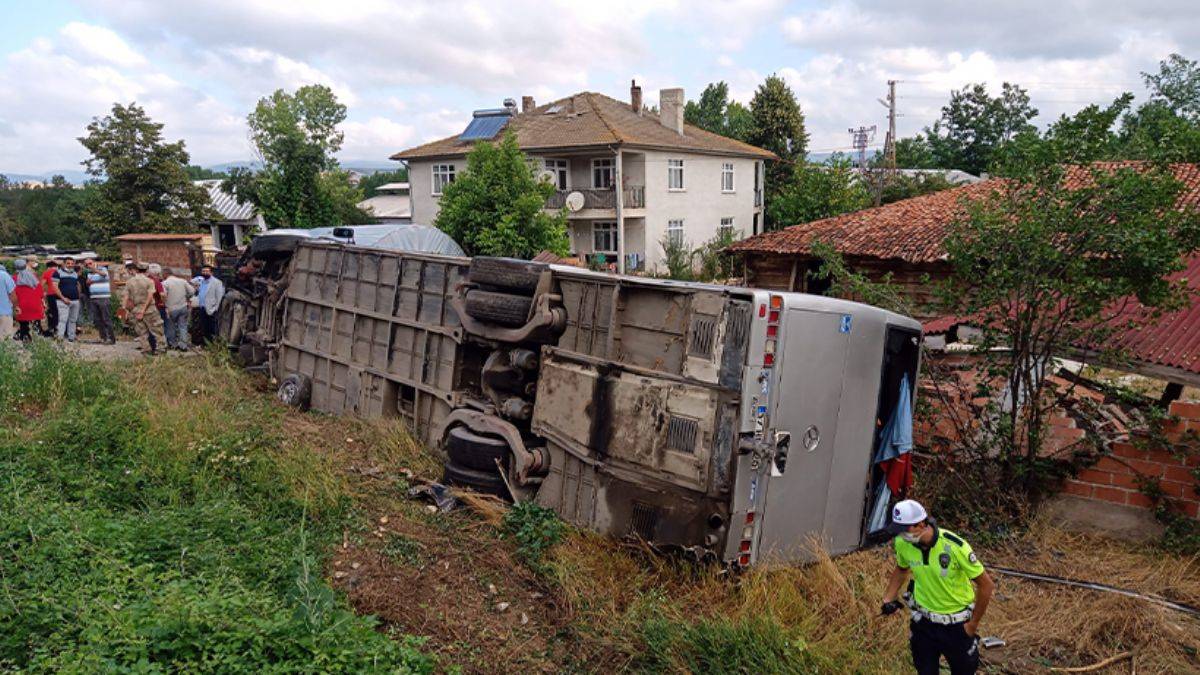 Kastamonu'da otobüs ile otomobil çarpıştı: Çok sayıda yaralı var