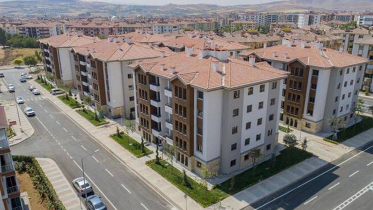 TOKİ, Şanlıurfa'da 54 konut ile 32 iş yerini satışa sundu