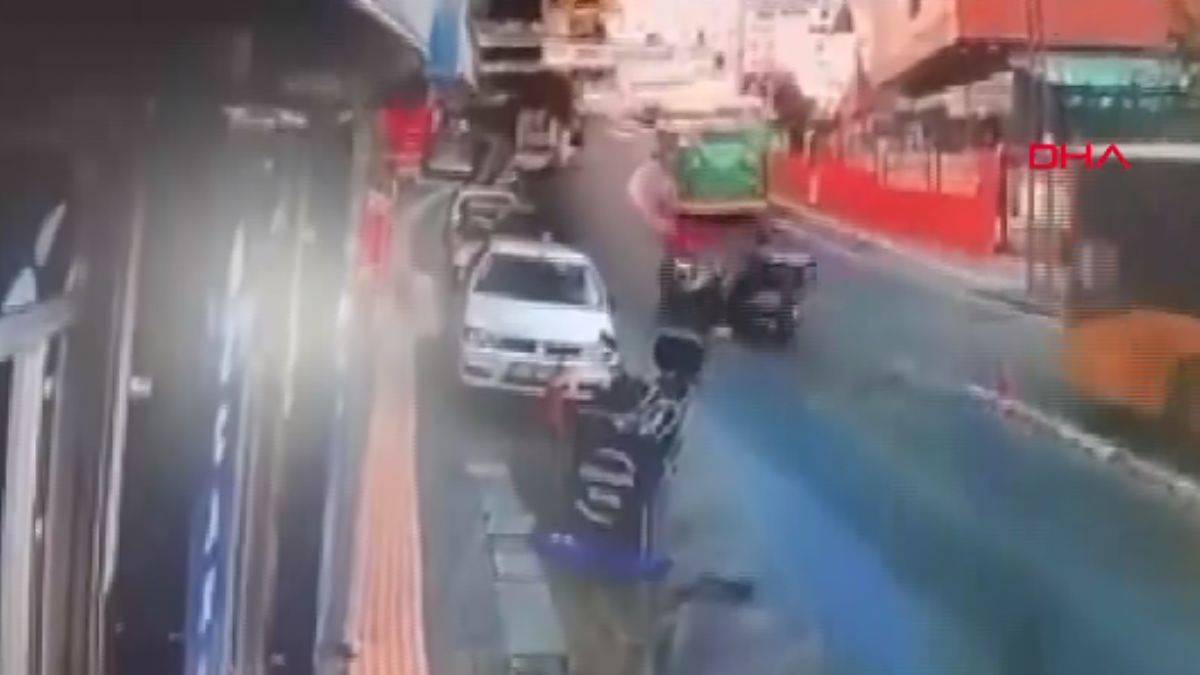 Motosikletlilerin feci kazası kamerada