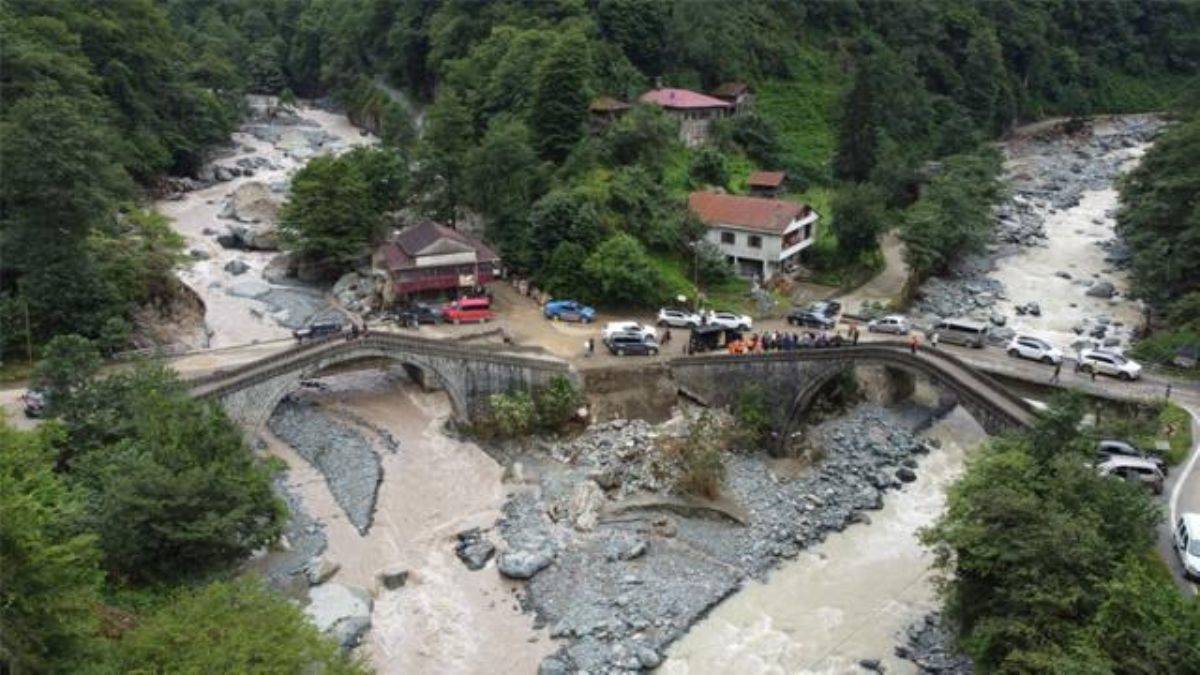 Artvin'de selde kaybolan kişinin cansız bedenine ulaşıldı