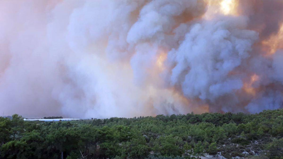Manavgat'ta orman yangını büyüyor