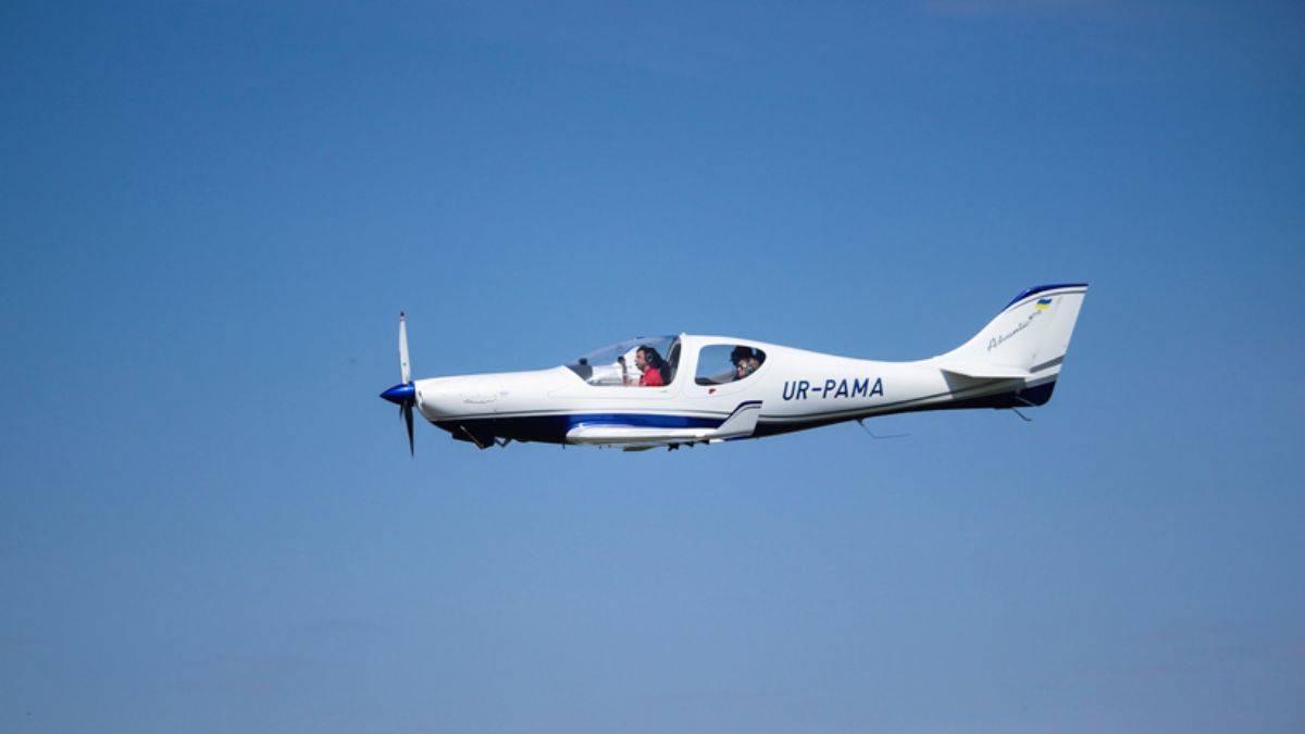 Ukrayna'da küçük uçak evin üstüne düştü: 4 ölü