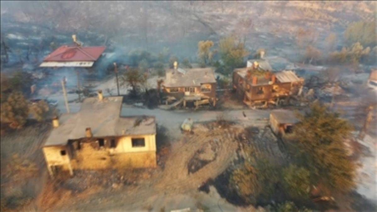 Manavgat'ta yanan evler görüntülendi
