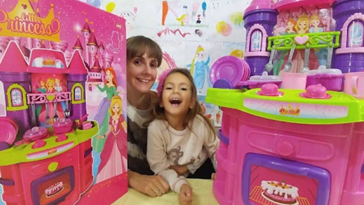 Elif'in videoları izle | Prenses Elif'in videoları milyonlarca kez izlendi