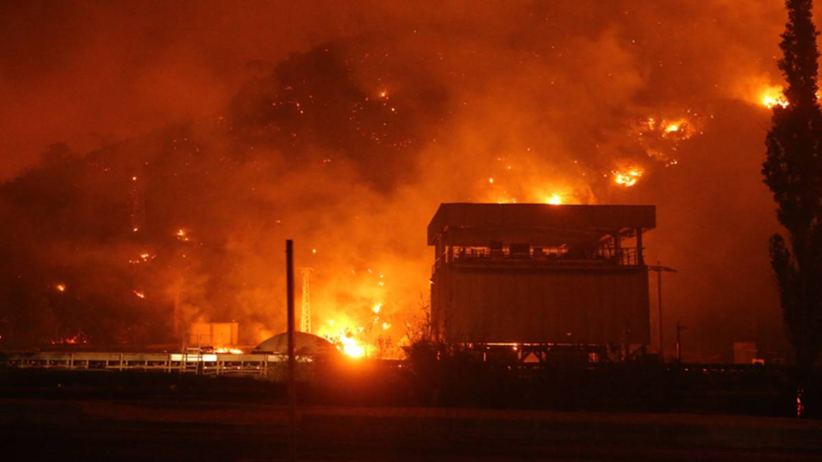 Kemerköy Termik Santrali'nde büyük mücadele: Yangın ana binaya sıçrayabilir!