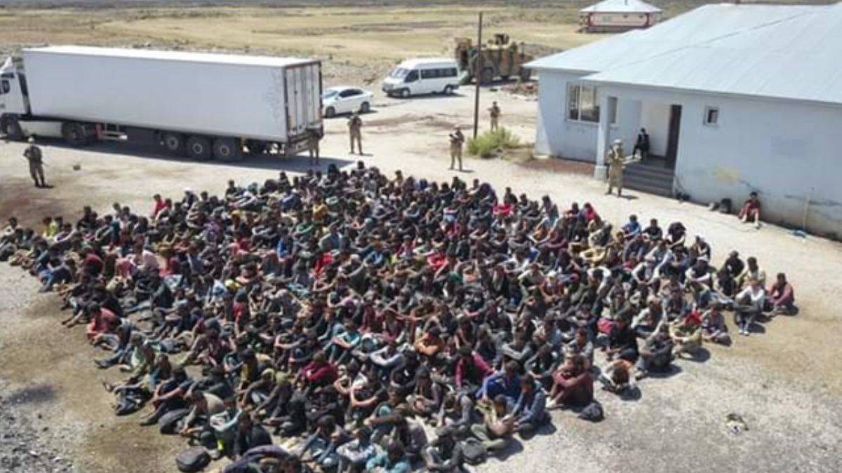 300 kaçak göçmenle yakalanan TIR şoförü tutuklandı