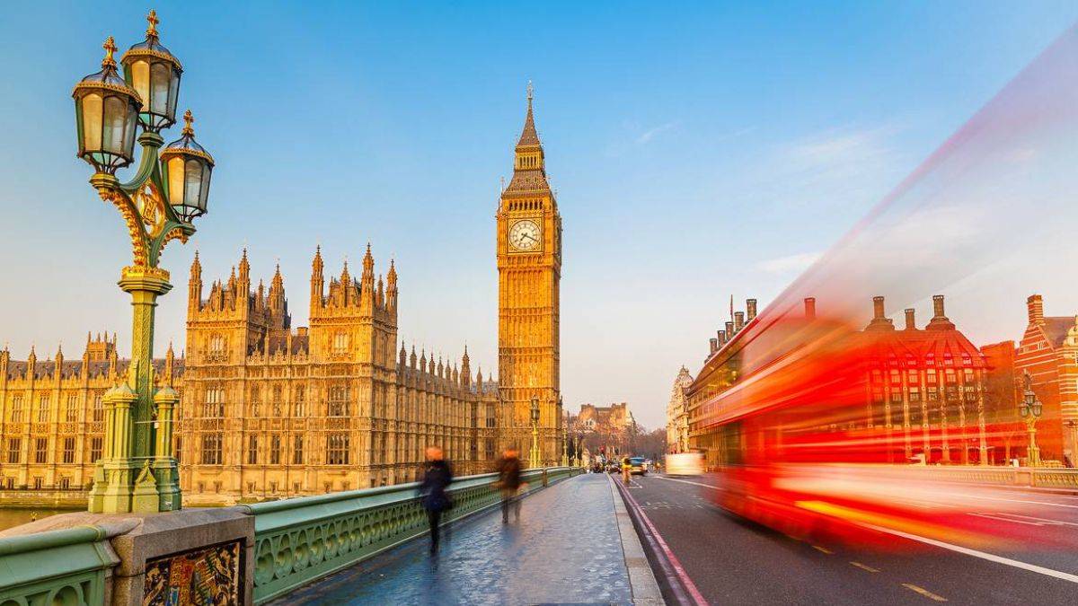 Çalışan bulamayan İngiltere'de maaşlara rekor zam