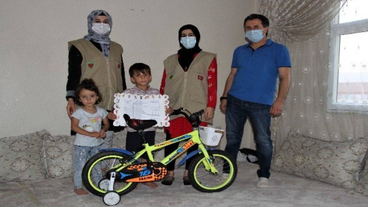 Küçük Erdem'in Bisiklet Hayali Gerçeğe Dönüştü