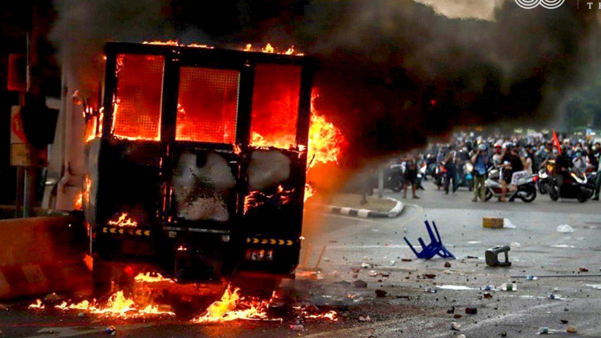 Tayland'da protestocular ile polis arasında çatışma