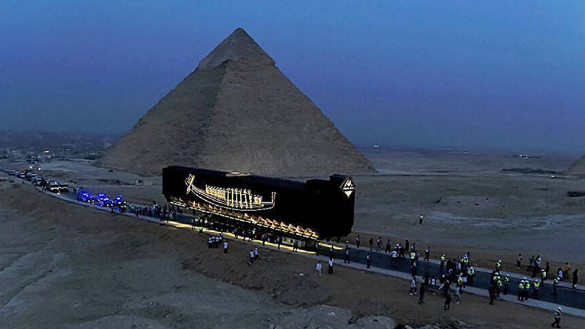 Mısır Firavunu Keops'un gemisi yeni evine taşındı