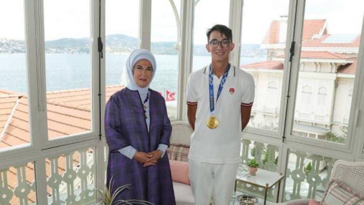Emine Erdoğan, olimpiyat şampiyonu Mete Gazoz'u kabul etti