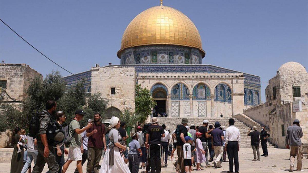 Fanatik Yahudilerden polis eşliğinde Mescid-i Aksa'ya baskın