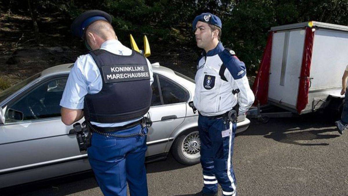 Bir Avrupa ülkesinde sınır kontrolleri başladı: Aşı sertifikası gösteremeyenlere 95 euro ceza