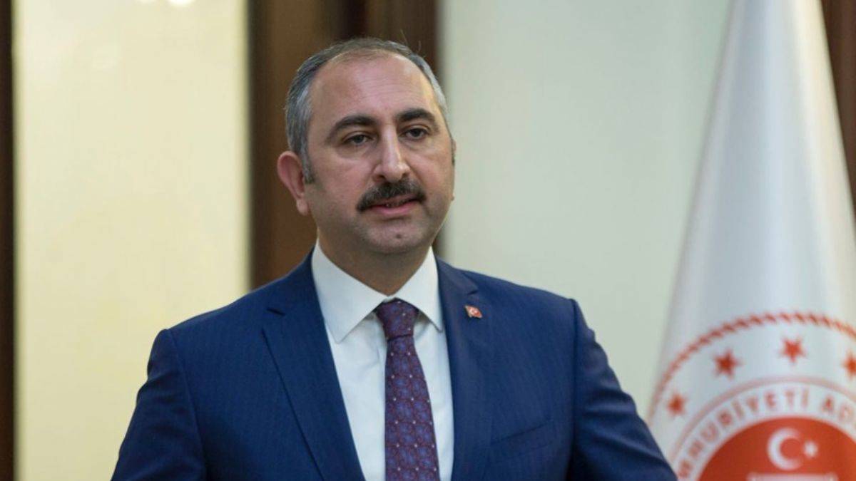 Bakan Gül: Yanan bölgelere bir çivi bile çakılmasına izin vermeyeceğiz