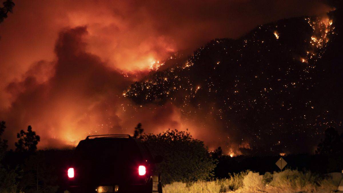 Kanada'daki orman yangınları şehirleri kuşattı