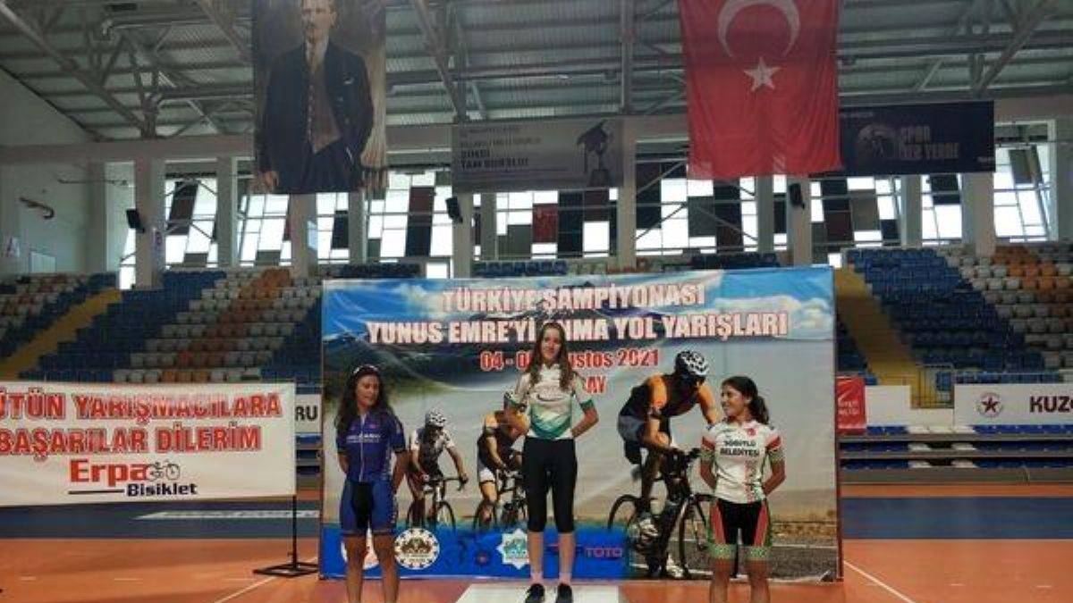 Funda Taşkın, Yunus Emre'yi Anma Yol Yarışlarında İkincisi Oldu