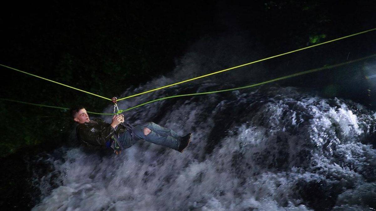 Rize'de çay bahçesinde mahsur kalan 6 kişi AFAD ekiplerince kurtarıldı