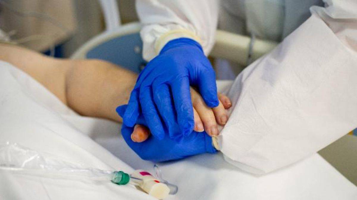 Japonya'da ağırlaşan hastaya yaklaşık 120 hastanede yatak bulunamadı