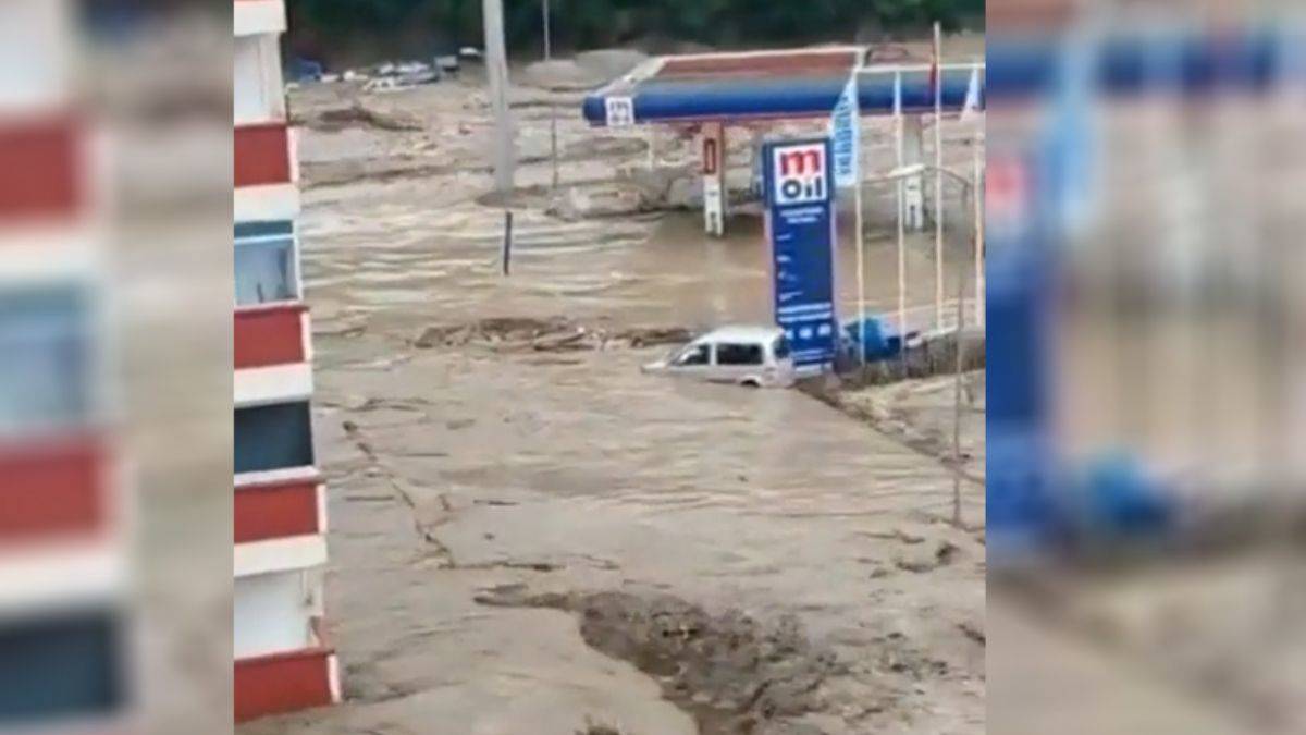 Kastamonu'da sel felaketi: Çay ve dereler taştı