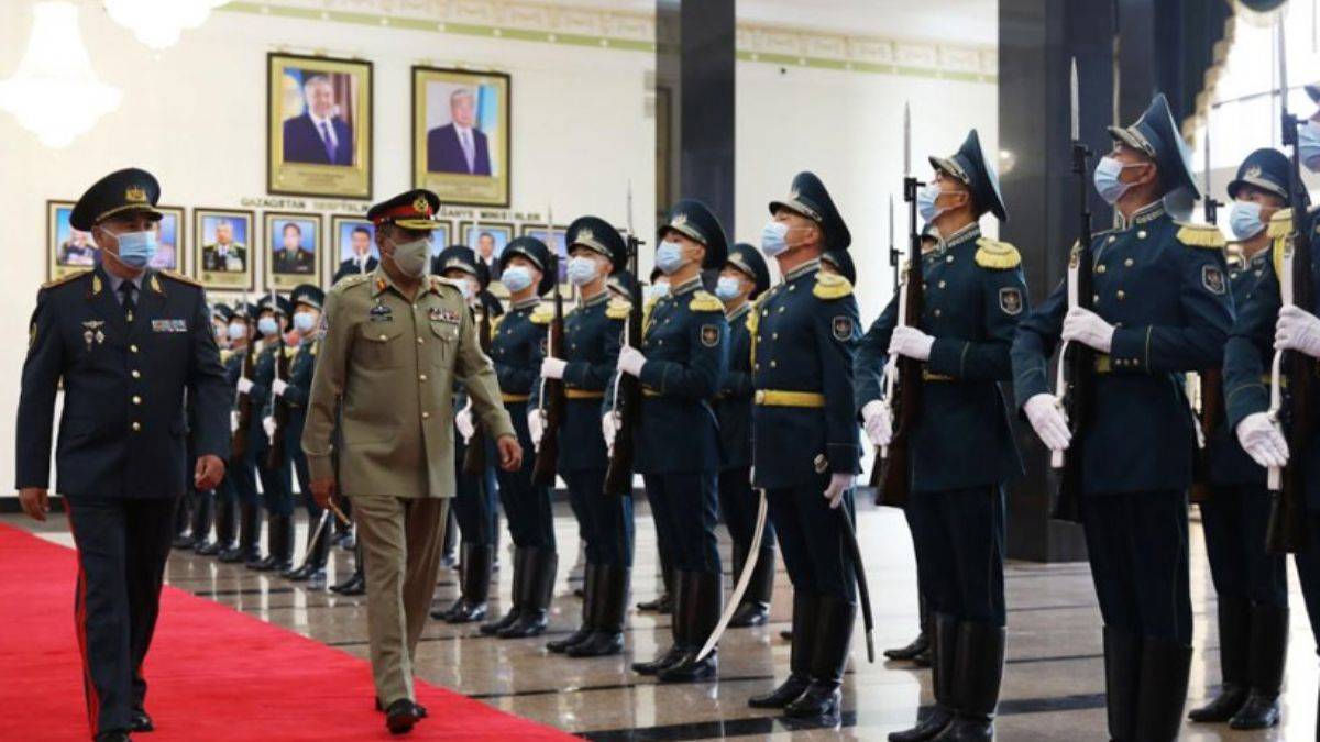 Kazakistan ve Pakistan arasında askeri iş birliği görüşmesi