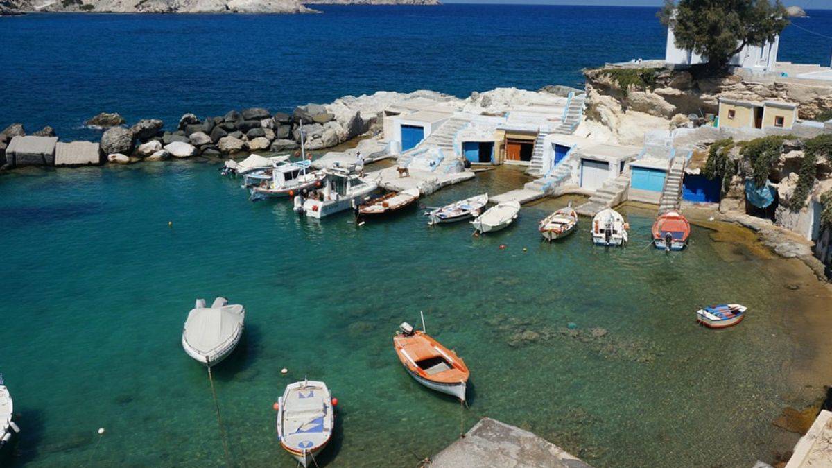 Yunan adası açıklarında İngiltere bandıralı yat battı