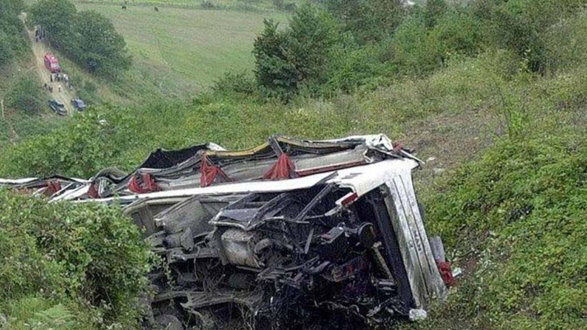 Fas'ta minibüs uçuruma yuvarlandı: Ölü ve yaralılar var