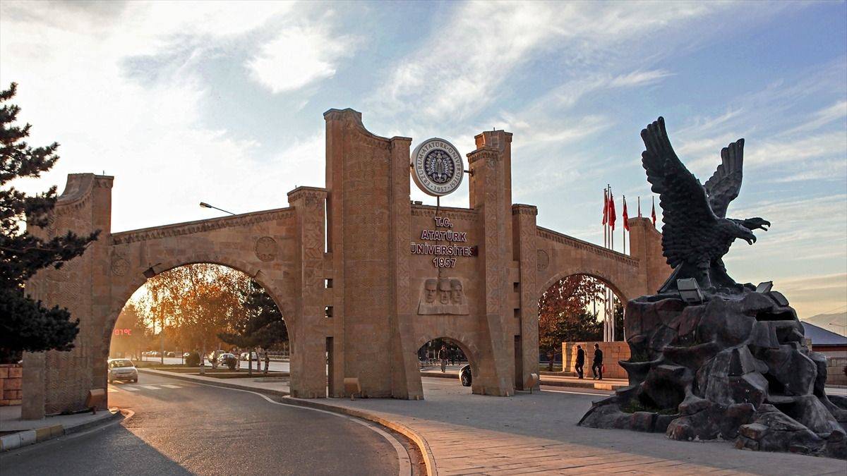 Atatürk Üniversitesi yeni öğrencilerini bekliyor