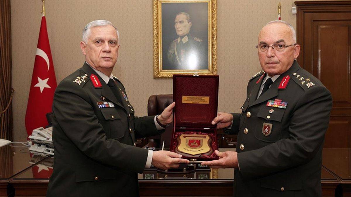 Kara Kuvvetleri Komutanlığında devir teslimi