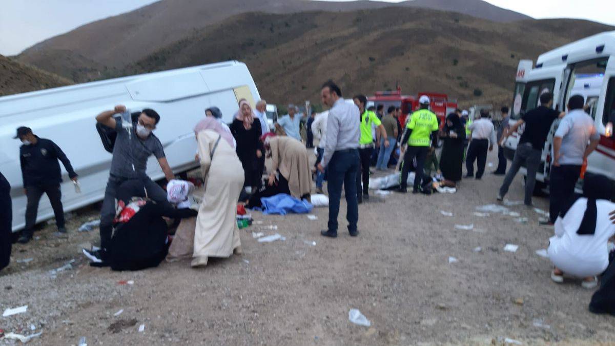 Kuran kursu öğrencilerinin taşındığı midibüs devrildi: 7'si ağır 29 yaralı