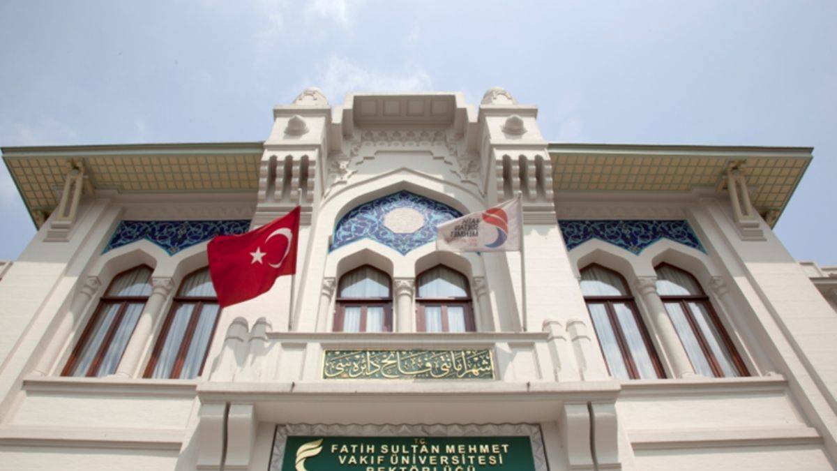 Akademik kadrosunu öğrencilerine 'vakfetti'