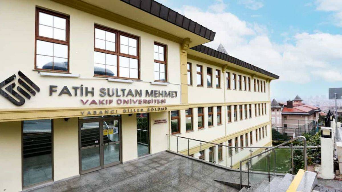 Fatih Sultan Mehmet Vakıf Üniversitesi yeni öğrencilerini bekliyor